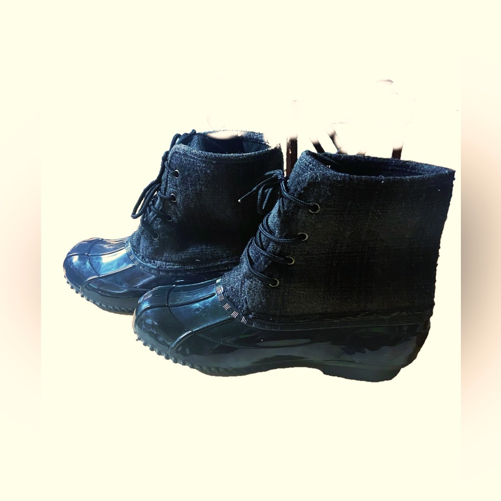 Cute Black and grey pattern women's duck/rain boots.